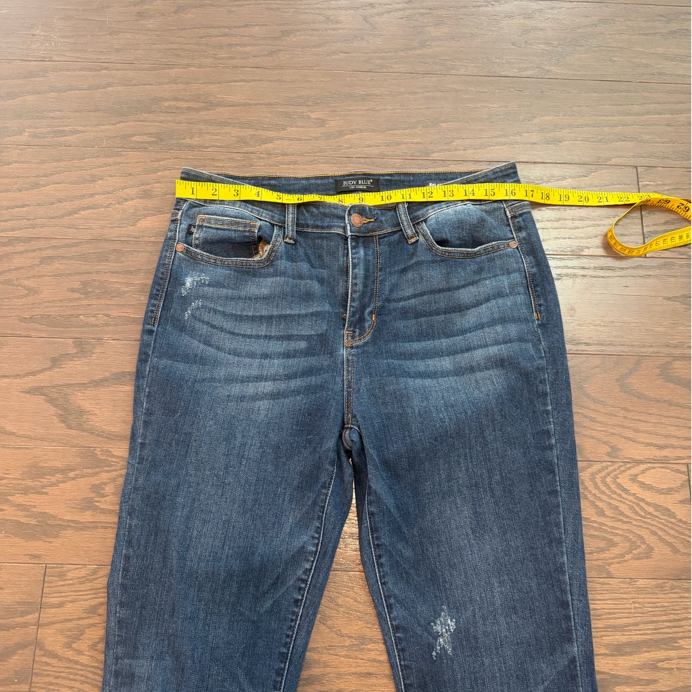 Judy Blue Everyday Essential Relaxed Fit Jeans Dark Wash Distressed Size 13/31 - Picture 4 of 10